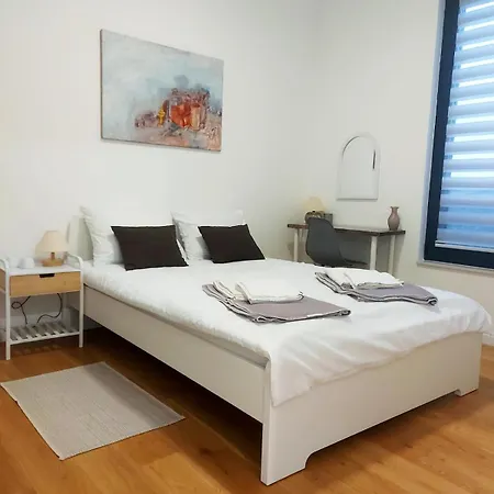 Danube Riverfront 8 アパート